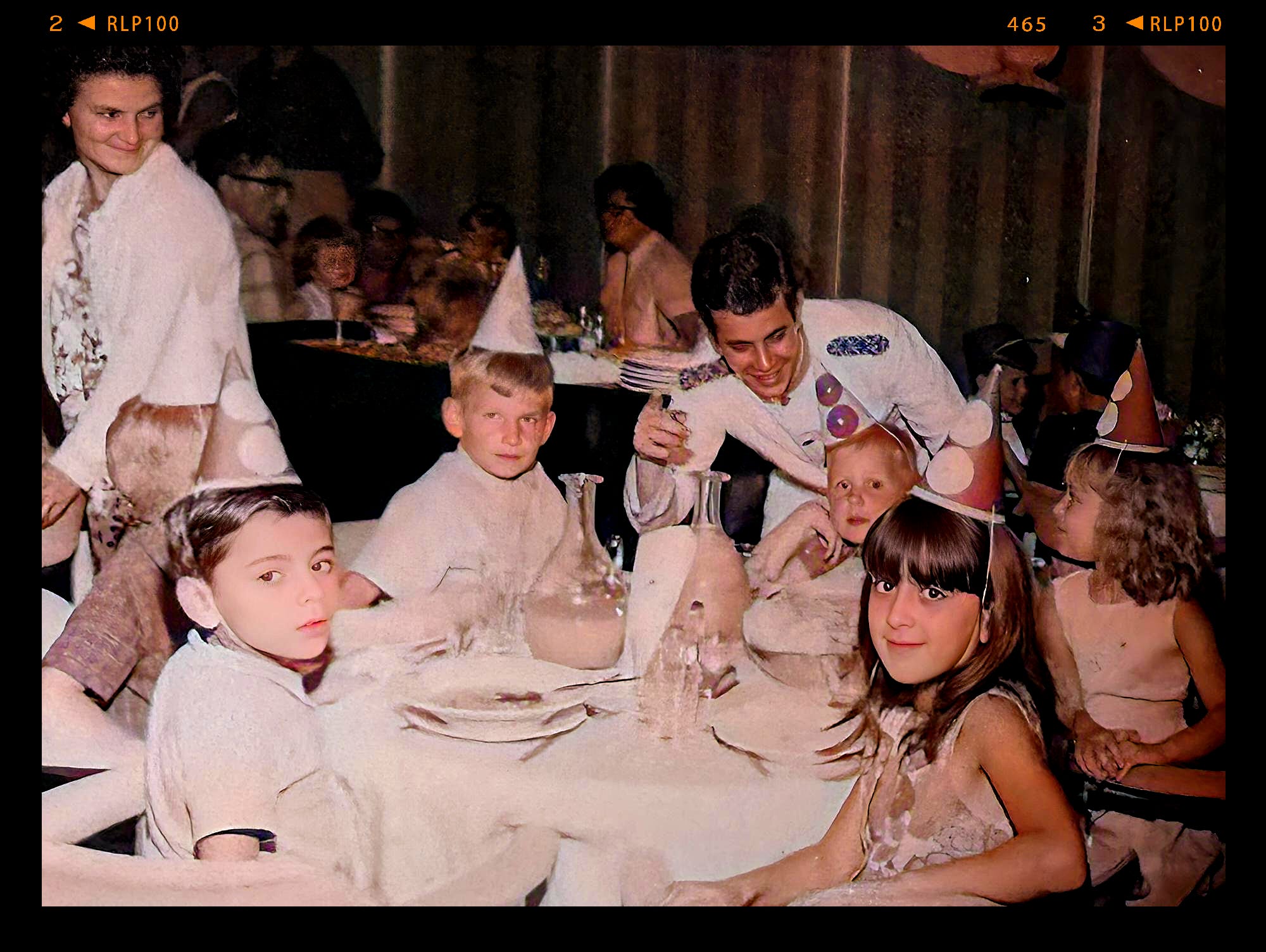 Diner met kinderen aan boord van de Achille Lauro.